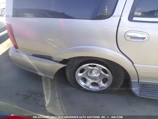 5LMFU28A41LJ05365 - 2001 LINCOLN NAVIGATOR 金色 照片 6