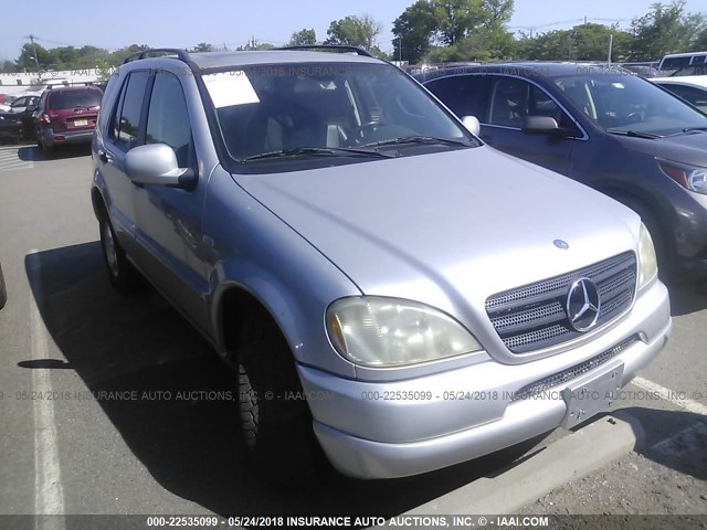 4JGAB54EX1A251567 - 2001 MERCEDES-BENZ ML 320 SILVER photo 1