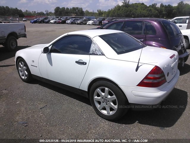 WDBKK47F1XF111697 - 1999 MERCEDES-BENZ SLK 230 KOMPRESSOR WHITE photo 3