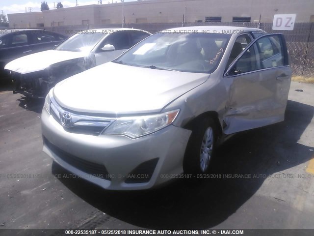 4T4BF1FK6ER381568 - 2014 TOYOTA CAMRY L/SE/LE/XLE 金色 照片 2