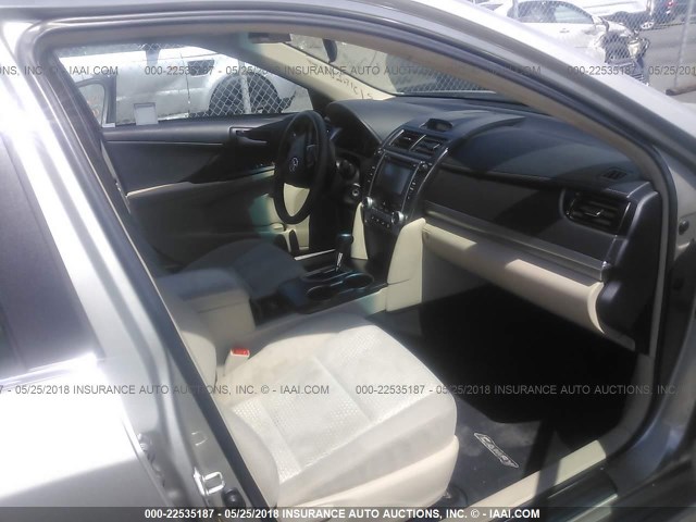 4T4BF1FK6ER381568 - 2014 TOYOTA CAMRY L/SE/LE/XLE 金色 照片 5