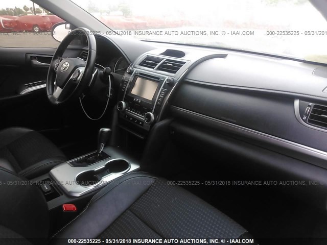 4T1BF1FK1EU773285 - 2014 TOYOTA CAMRY L/SE/LE/XLE 白色 照片 5