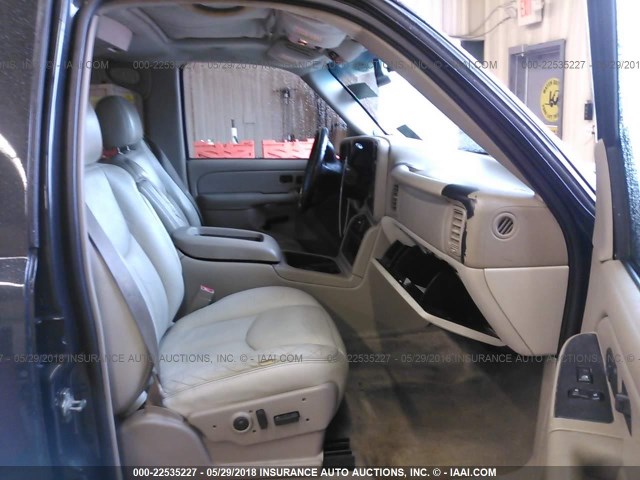 3GKEC16Z74G194380 - 2004 GMC YUKON XL C1500 GRAY photo 5