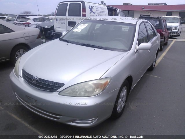 JTDBF32K940157488 - 2004 TOYOTA CAMRY LE/XLE SILVER photo 2