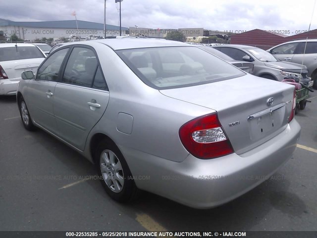 JTDBF32K940157488 - 2004 TOYOTA CAMRY LE/XLE SILVER photo 3