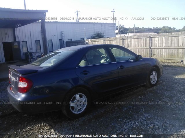 4T1BE32K42U550044 - 2002 TOYOTA CAMRY LE/XLE/SE ლურჯი ფოტო 4