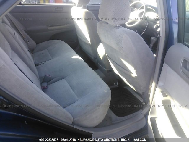 4T1BE32K42U550044 - 2002 TOYOTA CAMRY LE/XLE/SE ლურჯი ფოტო 8