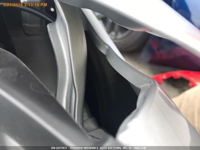 3KPA24AB5JE053839 - 2018 KIA RIO LX/S SILVER photo 2