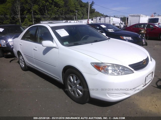 4T1BF30K22U027816 - 2002 TOYOTA CAMRY LE/XLE/SE თეთრი ფოტო 1