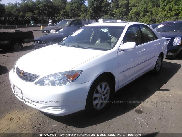 4T1BF30K22U027816 - 2002 TOYOTA CAMRY LE/XLE/SE WHITE photo 2