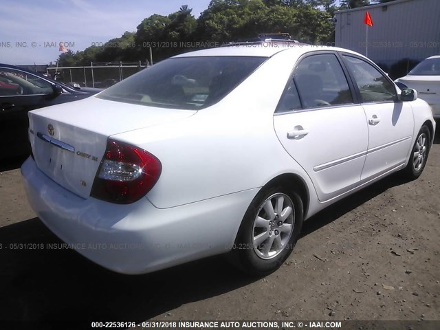 4T1BF30K22U027816 - 2002 TOYOTA CAMRY LE/XLE/SE თეთრი ფოტო 4