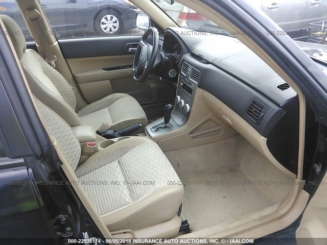 JF1SG65635H711596 - 2005 SUBARU FORESTER 2.5XS შავი ფოტო 5