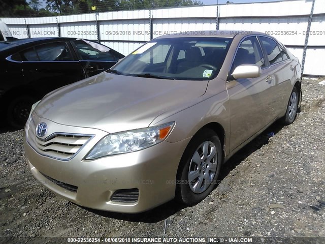 4T1BF3EK7AU071687 - 2010 TOYOTA CAMRY SE/LE/XLE GOLD photo 2