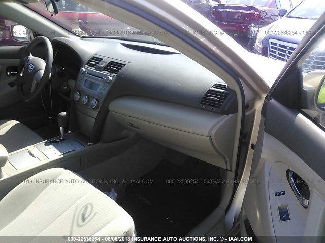 4T1BF3EK7AU071687 - 2010 TOYOTA CAMRY SE/LE/XLE GOLD photo 5