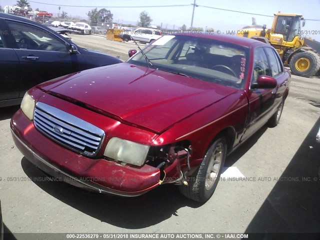 2FAFP74W3WX165263 - 1998 FORD CROWN VICTORIA LX RED photo 2