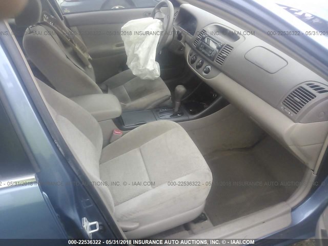 4T1BE32K74U893725 - 2004 TOYOTA CAMRY LE/XLE/SE 蓝色 照片 5