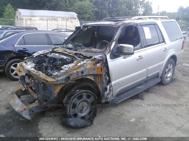 5LMFU27R44LJ16796 - 2004 LINCOLN NAVIGATOR SILVER photo 2