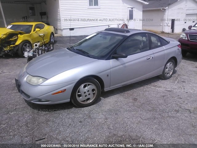 1G8ZY12752Z134009 - 2002 SATURN SC2 SILVER photo 2