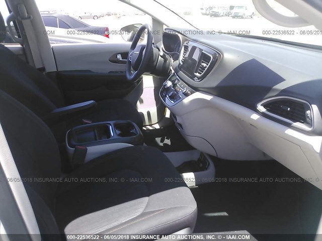 2C4RC1FG2JR218991 - 2018 CHRYSLER PACIFICA TOURING PLUS WHITE photo 5