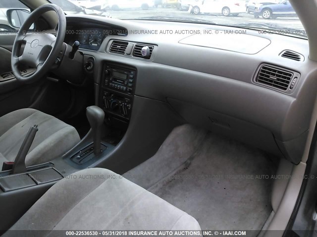JT2BF22K3X0224349 - 1999 TOYOTA CAMRY LE/XLE შავი ფოტო 5