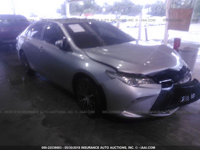 4T1BF1FKXGU235882 - 2016 TOYOTA CAMRY LE/XLE/SE/XSE SILVER photo 1