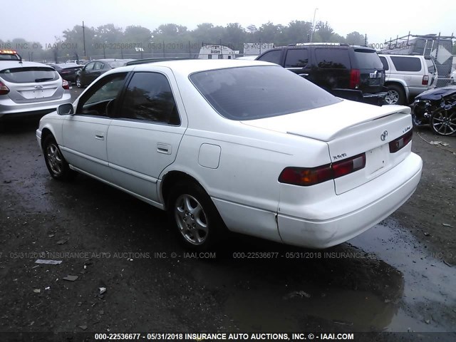 4T1BG22K8WU382287 - 1998 TOYOTA CAMRY CE/LE/XLE WHITE photo 3