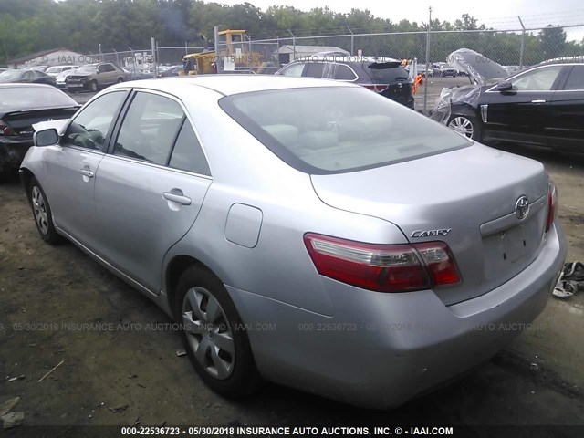 4T1BE46K97U142971 - 2007 TOYOTA CAMRY NEW GENERAT CE/LE/XLE/SE SILVER photo 3