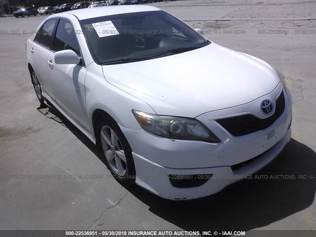 4T1BF3EK4BU723599 - 2011 TOYOTA CAMRY SE/LE/XLE WHITE photo 1