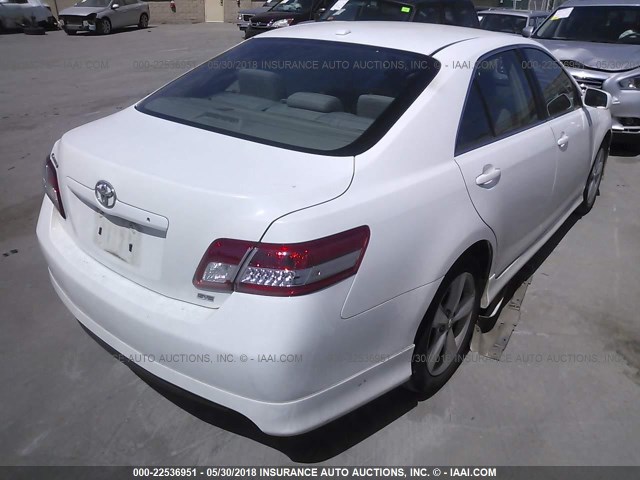 4T1BF3EK4BU723599 - 2011 TOYOTA CAMRY SE/LE/XLE WHITE photo 4