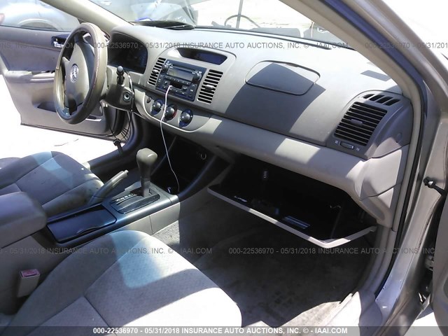 4T1BE32K83U122740 - 2003 TOYOTA CAMRY LE/XLE/SE ბეჟი ფოტო 5
