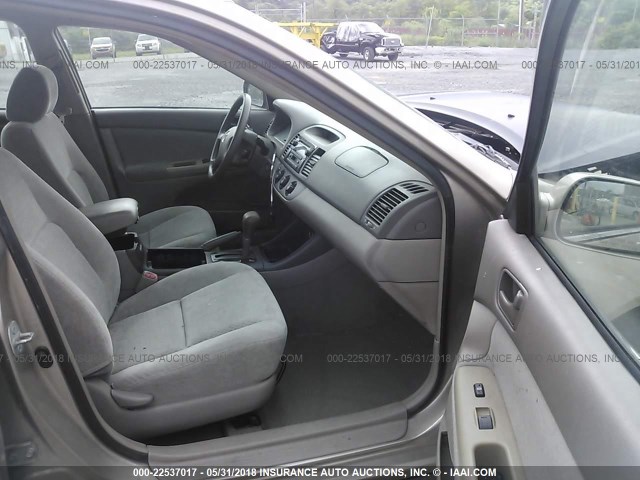 4T1BE32K54U804590 - 2004 TOYOTA CAMRY LE/XLE/SE 金色 照片 5