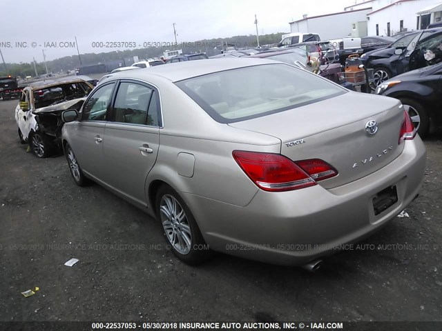 4T1BK36B55U028823 - 2005 TOYOTA AVALON XL/XLS/TOURING/LIMITED GOLD photo 3