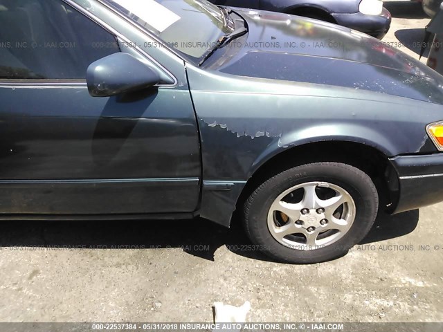 4T1BG22K8WU376439 - 1998 TOYOTA CAMRY CE/LE/XLE 黑色 照片 6