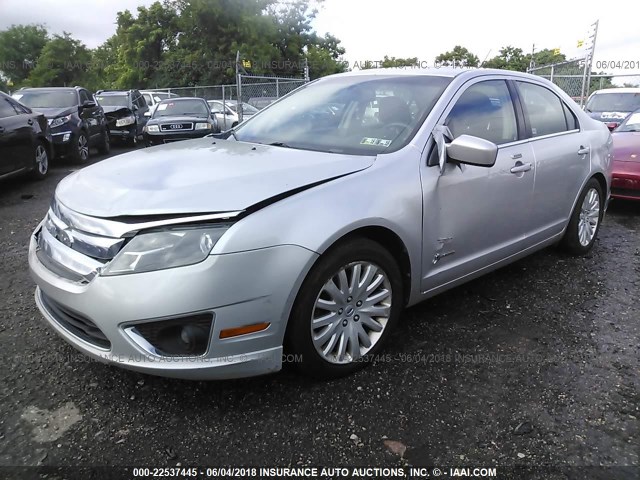 3FADP0L38AR111339 - 2010 FORD FUSION HYBRID SILVER photo 2