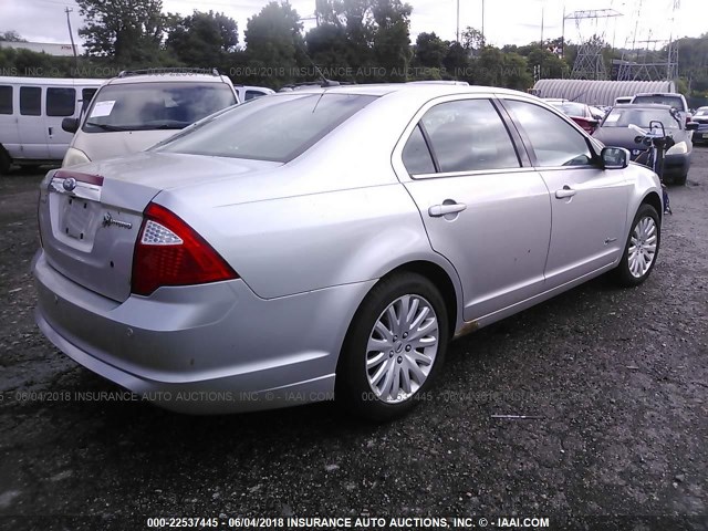 3FADP0L38AR111339 - 2010 FORD FUSION HYBRID SILVER photo 4