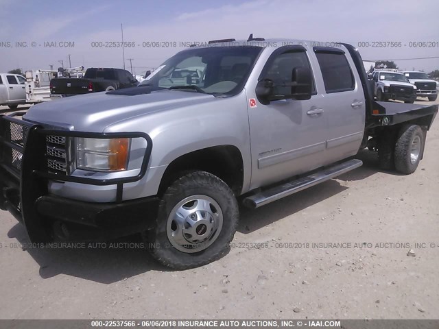 1GT424C8XDF177551 - 2013 GMC SIERRA K3500 SLT SILVER photo 2