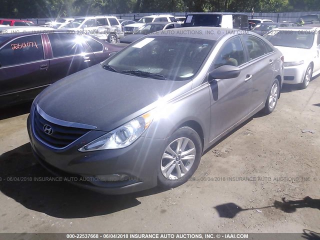 5NPEB4AC3DH527118 - 2013 HYUNDAI SONATA GLS GRAY photo 2