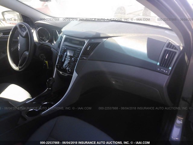 5NPEB4AC3DH527118 - 2013 HYUNDAI SONATA GLS GRAY photo 5