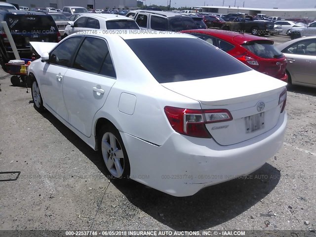 4T1BF1FK4EU854183 - 2014 TOYOTA CAMRY L/SE/LE/XLE 白色 照片 3