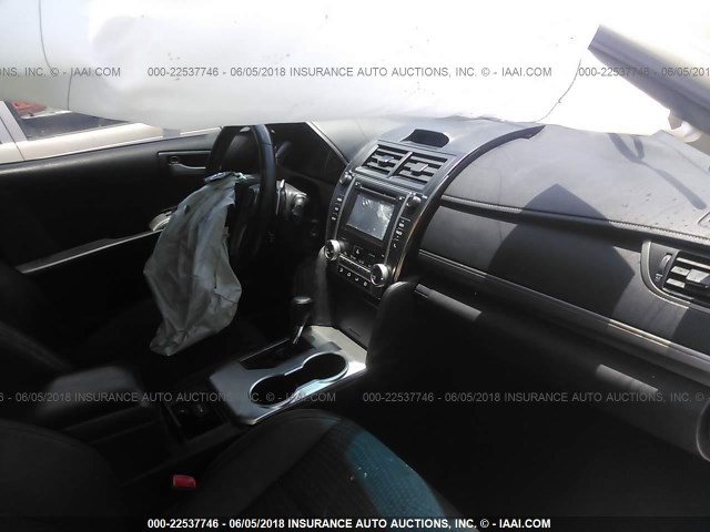 4T1BF1FK4EU854183 - 2014 TOYOTA CAMRY L/SE/LE/XLE 白色 照片 5