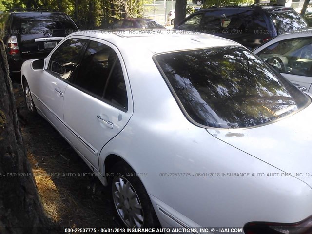 WDBJF82J21X052888 - 2001 MERCEDES-BENZ E 320 4MATIC WHITE photo 3