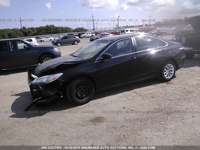 4T1BF1FK0HU694470 - 2017 TOYOTA CAMRY LE/XLE/SE/XSE BLACK photo 2
