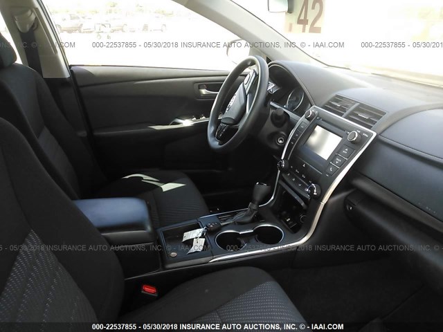 4T1BF1FK0HU694470 - 2017 TOYOTA CAMRY LE/XLE/SE/XSE BLACK photo 5