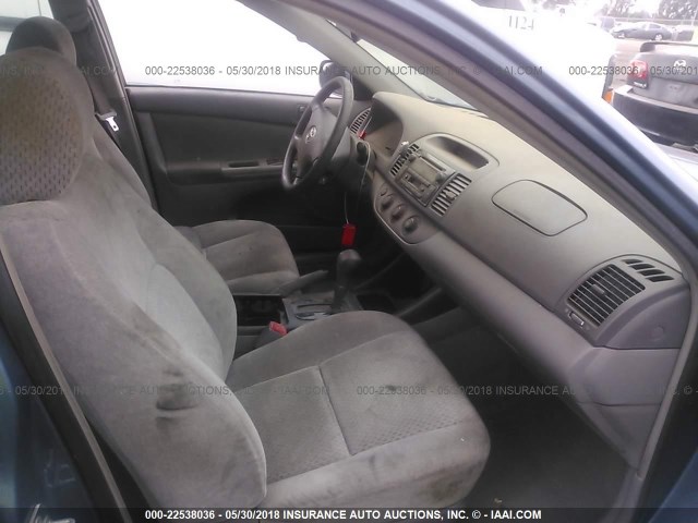 4T1BE32K84U810853 - 2004 TOYOTA CAMRY LE/XLE/SE 浅蓝色 照片 5