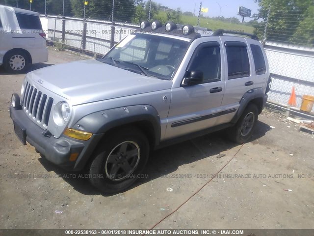 1J4GL38K36W213201 - 2006 JEEP LIBERTY RENEGADE SILVER photo 2