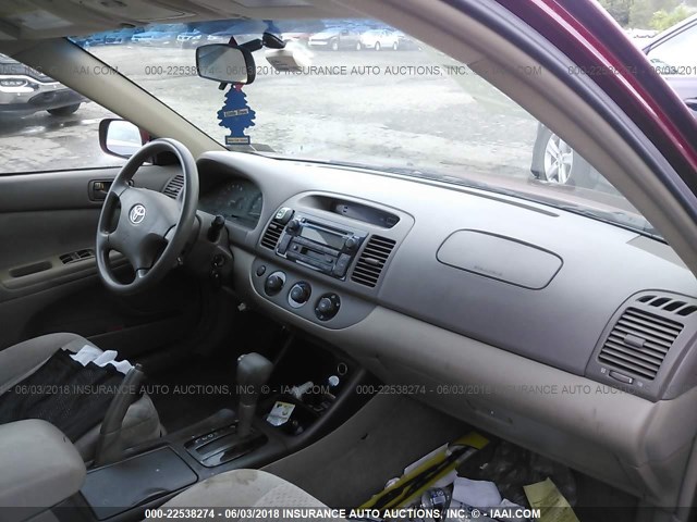 4T1BE32KX4U303954 - 2004 TOYOTA CAMRY LE/XLE/SE 栗色 照片 5