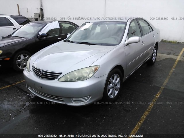 4T1BE32K76U119915 - 2006 TOYOTA CAMRY LE/XLE/SE ვერცხლისფერი ფოტო 2