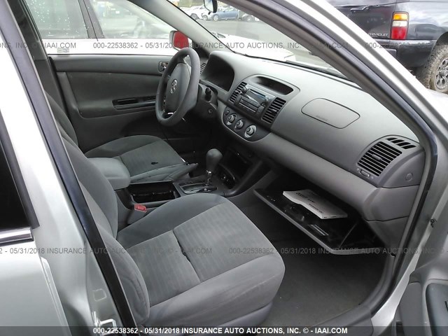 4T1BE32K76U119915 - 2006 TOYOTA CAMRY LE/XLE/SE ვერცხლისფერი ფოტო 5