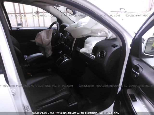 1C4NJDEB7GD663427 - 2016 JEEP COMPASS LATITUDE 白色 照片 5