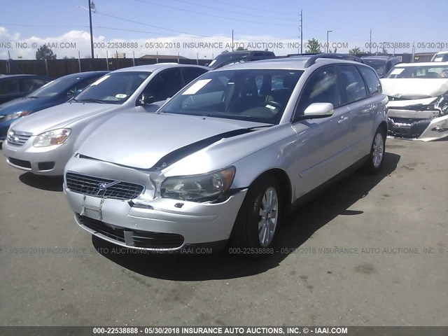 YV1MW382752100237 - 2005 VOLVO V50 2.4I SILVER photo 2